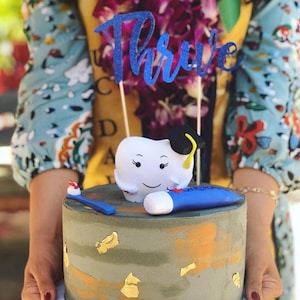 Adorno para tarta de diente de graduación personalizado de 2025, regalo de graduación para dentista, figura de cepillo de dientes y pasta de dientes, adorno para tarta de diente personalizado