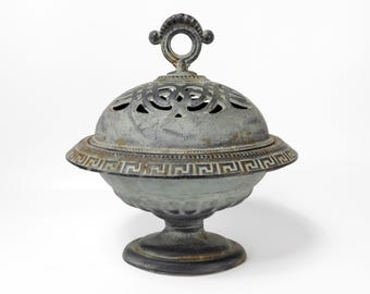 Gjutjärns urna med lock, oval kruka, fot, piedestal, grekisk nyckelmotiv, 1940-tal, Virginia Metalcrafters