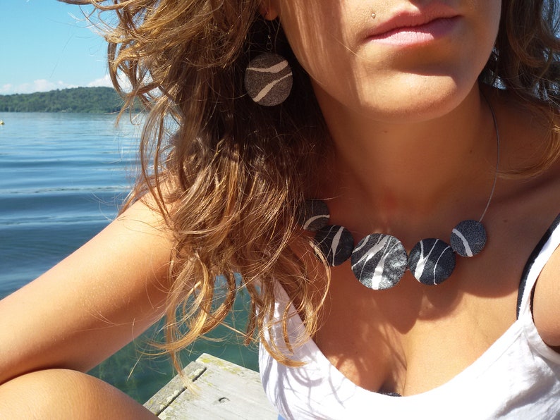 Beach stone necklace for women, Unusual river rock choker, Pebble jewellry with Flat stone, Wabi sabi jewelry, Wife christmas gift idea image 6