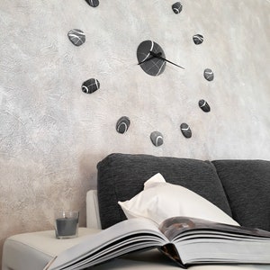 Orologio da parete grande design moderno effetto pietra,Decorazione muro originale in stile minimal zen Arte contemporanea Idee regalo casa immagine 2