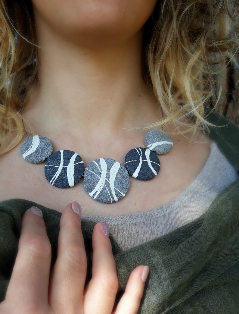 Beach stone necklace for women, Unusual river rock choker, Pebble jewellry with Flat stone, Wabi sabi jewelry, Wife christmas gift idea image 2