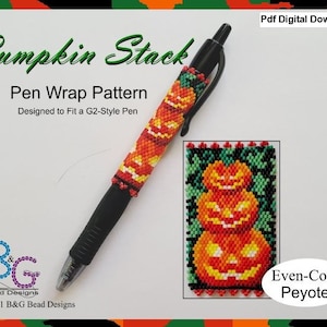 Puede incluir: Un patrón de descarga digital para un envoltorio de bolígrafo de cuentas con una pila de tres calabazas en colores naranja, amarillo y verde. El patrón está diseñado para adaptarse a un bolígrafo de estilo G2 y está hecho con punto de peyote de conteo par. El texto "Pumpkin Stack Pen Wrap Pattern" y "Even-Count Peyote" está incluido en la imagen.