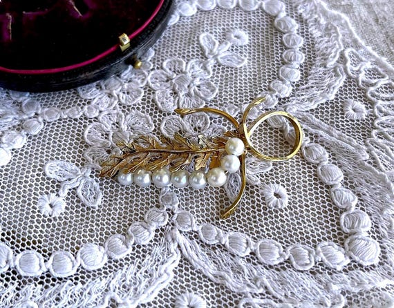 Vintage Wells Co. Sterling Silver Gold Vermeil genuine Cultured Pearl hallmarked Brooch