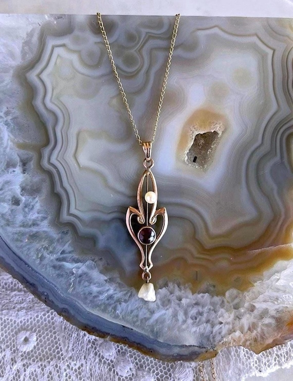 Victorian 10K Gold genuine Rose cut Amethyst Freshwater Pearl accented Pendant Necklace