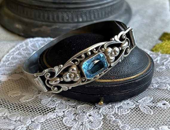 Gorgeous antique German Art Deco solid 835 Silver brilliant faceted Topaz  Blue Paste Stone decorative hallmarked Link Bracelet