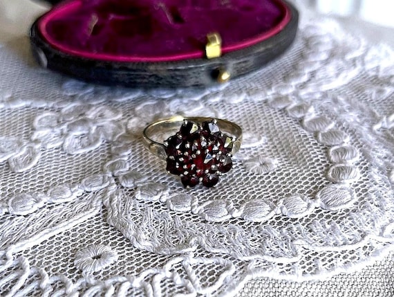 Gorgeous vintage Bohemian Revival 830 German Silver Gold Rolled Gilt luminous faceted genuine Rose Cut Garnet size 6 Cluster Ring