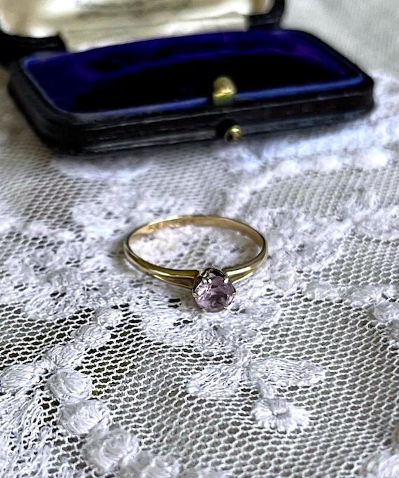 Lovely vintage 10K Yellow Gold brilliant faceted Pale Pink CZ accented beautiful size 7. Hallmarked Solitaire Ring