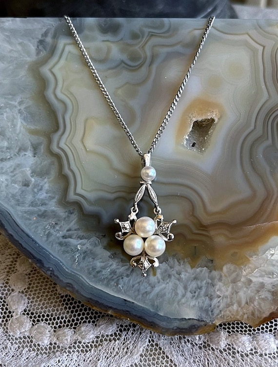 Lovely vintage 1960s Jewelry Trading Co. Sterling Silver luminous genuine Cultured Pearl accented beautiful hallmarked Pendant Necklace