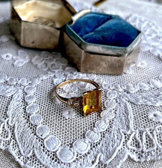 Elegant vintage Estate brilliant 9K Yellow Gold Brilliant faceted Citrine Paste Stone gorgeous stamped size 7.25 Solitaire Ring