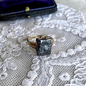 Vintage Art Deco solid 10k Yellow Gold Roman Soldier Hematite Intaglio stone accented hallmarked size 7.5 Statement Ring
