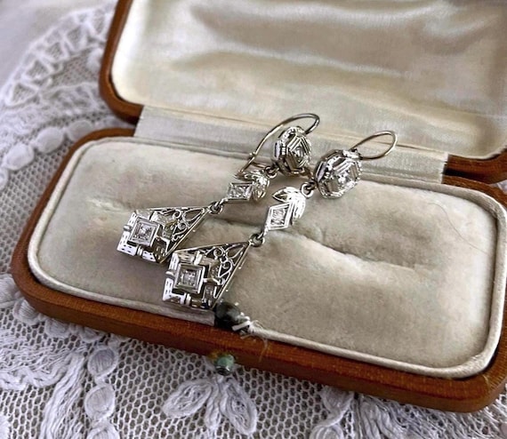Edwardian Revival 18K White Gold faceted genuine Diamond luxurious hallmarked Drop Earrings