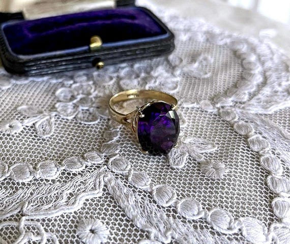 Vintage 14K Yellow Gold Amethyst Cocktail Ring - Size 7