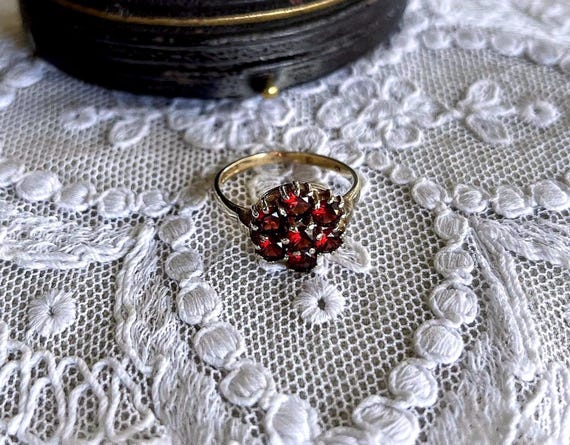 Vintage Bohemian Revival 9ct Yellow Gold Genuine faceted Rose Cut Garnet size 6 Milgrain Cluster Ring