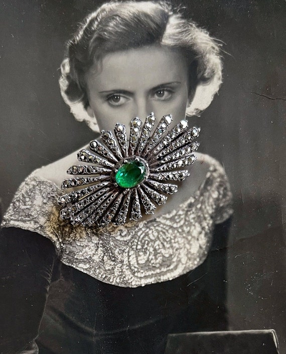 Antique Edwardian Belle Époque Sterling Silver faceted Emerald Green Paste Stone Dazzling Marcasite accented Starburst Statement Brooch