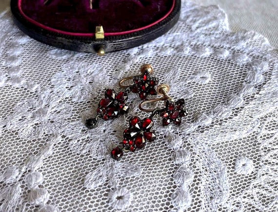 Elegant antique Bohemian Revival 10K Yellow Gold genuine Rose Cut Garnet accented hallmarked Screw Back Dangle Earrings