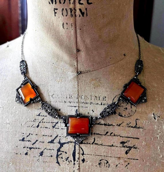 Antique Art Deco Sterling Silver luminous Sugar Loaf Carnelian Chalcendony majestic hallmarked Collar Necklace