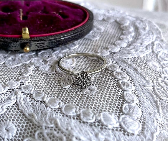 Vintage 10K White Gold Diamond Cluster Statement Ring (Size 7.25)