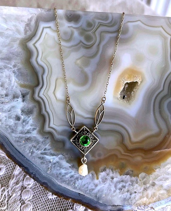 Dainty 1930s 10K Gold Filigree faceted Peridot Paste Stone Freshwater Pearl accented Lavaliere Necklace
