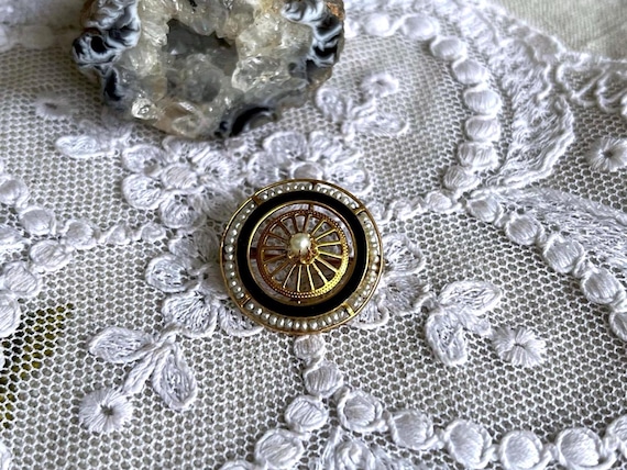 Charming vintage Victorian Revival 10K Gold genuine Seed Pearl Enamel accented beautiful Lapel Brooch