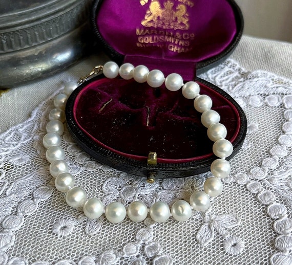 Elegant vintage 14K Gold Luminous genuine Cultured Pearl hand knotted Romantic stamped heirloom Bracelet