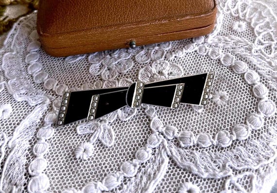 Foster & Bailey Art deco Sterling Silver genuine Seed Pearl Black Enamel hallmarked Bow Brooch