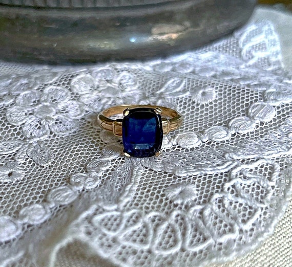 Elegant antique Art Deco 10K Yellow Gold luminous Sapphire Spinel gemstone accented stamped size 6 Heirloom Ring