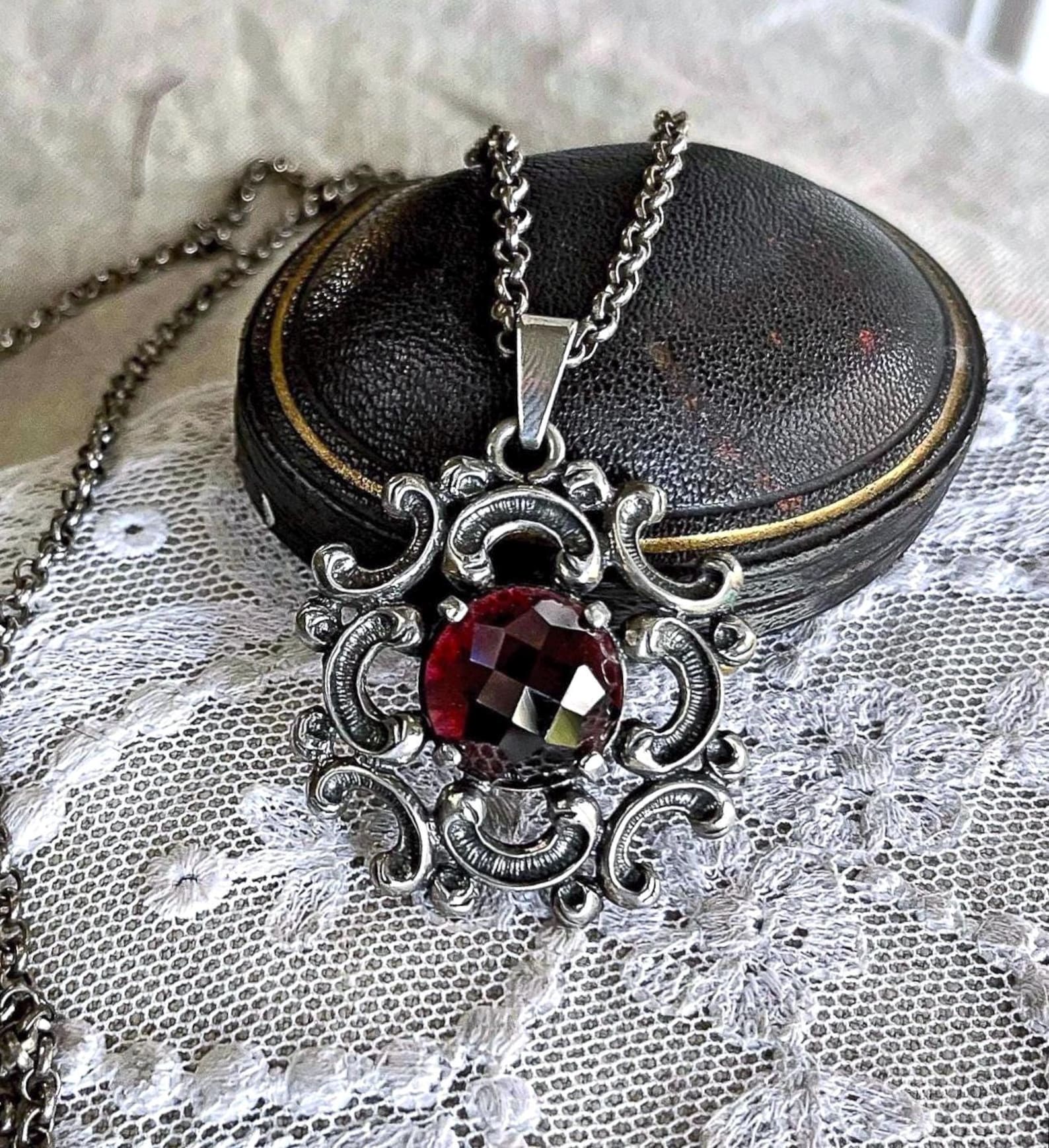 Traditional vintage Jugendstil Art Nouveau 835 Silver Rose Cut Garnet hallmarked Dirndl Necklace