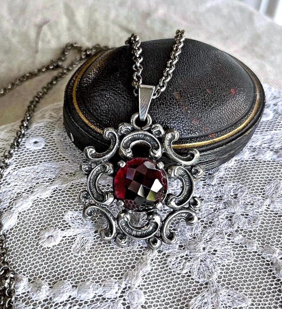Traditional vintage Jugendstil Art Nouveau 835 Silver Rose Cut Garnet hallmarked Dirndl Necklace