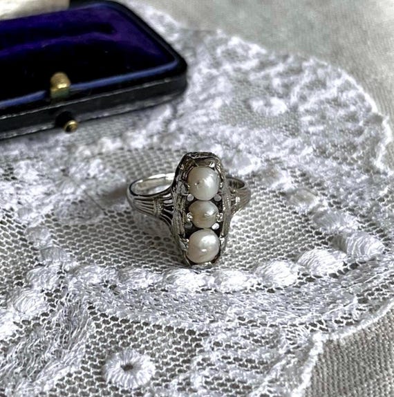 Fine antique Edwardian Belle Époque 14K White Gold genuine Pearl accented size 6 hallmarked Dinner Ring