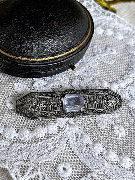 Lovely vintage Art Deco Sterling Silver filigree brilliant faceted Alexandrite Purple Paste Stone accented Bar Brooch