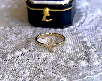 Anello impilabile vintage a croce in oro giallo 14 carati, taglia 8, con punzone.