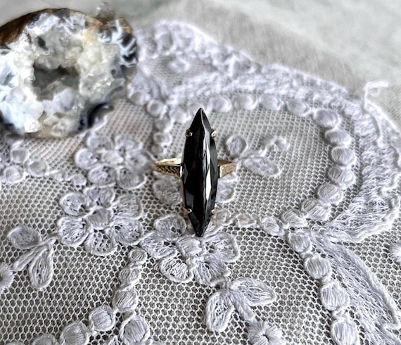 Fabulous vintage Art Deco 10k Yellow Gold faceted Marquis Navette Cut Hematite stone accented hallmarked size 5.5 Cocktail Ring