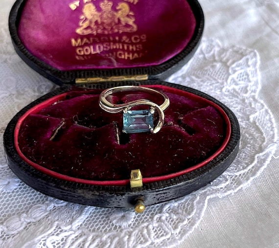 Vintage  10K Yellow Gold Brilliant faceted emerald cut Blue Spinel hallmarked size 7 Ring