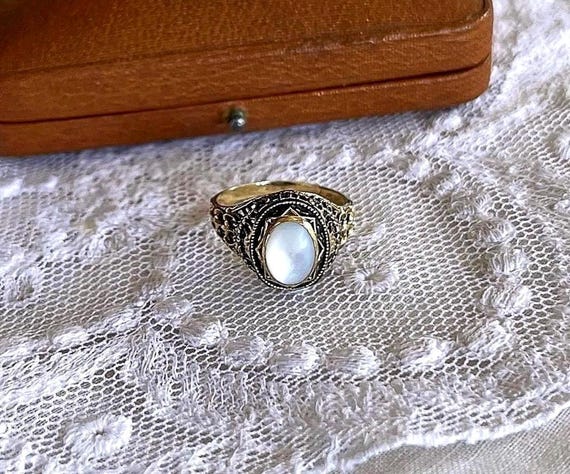 Fine vintage 10k Yellow Gold Moonstone hallmarked size 5.5 Ring