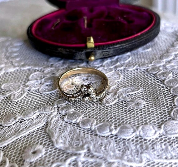 Sparkling Vintage solid 9K Yellow Gold Brilliant genuine Moissanite gemstone accented charming size 7.5 hallmarked Cocktail Ring