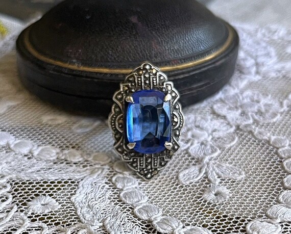 Pristine antique 1920s Art Deco Sterling Silver dazzling Sapphire Blue faceted Paste Stone Marcasite accented stamped size 6 Statement Ring