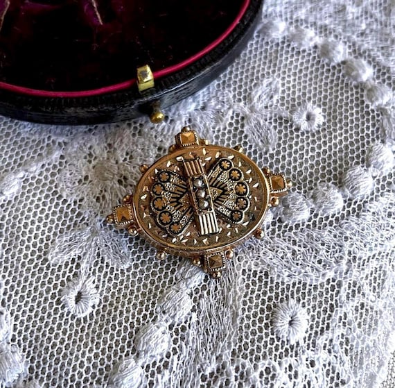 Antique Victorian Taille d’Epargne Gold filled genuine Seed Pearl enamel Scroll Work beautiful timeless lapel Brooch