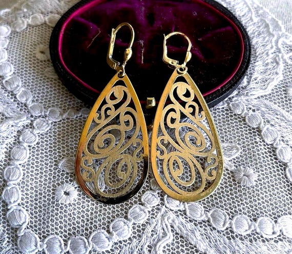Decorative vintage solid 14K Yellow Gold Filigree elegant hallmarked pierced Tear Drop Earrings