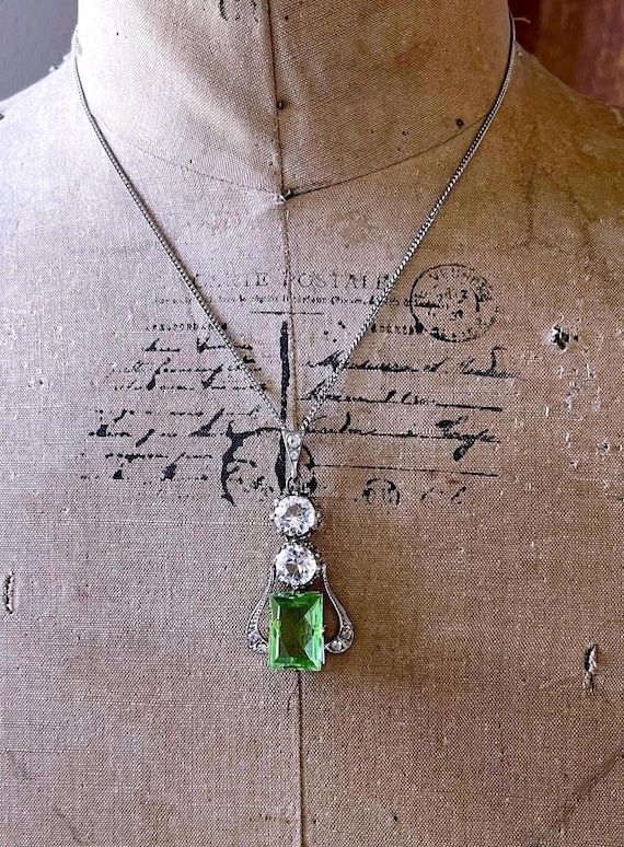 1930s Art Deco Rhodium Plated Peridot Czech Glass Pendant Necklace CZECH Marked