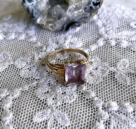 Vintage Art Deco Amethyst Cocktail Ring: 14K Yellow Gold, Size 6.25