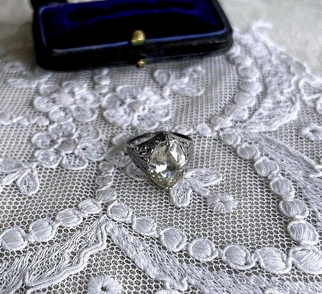 Collier porte-bague géométrique en argent sterling : gardien d