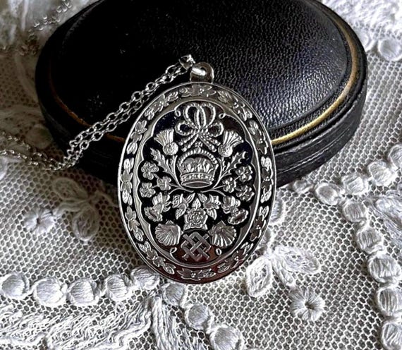 Vintage 1981 Franklin Mint Sterling Silver Prince Charles & Diana Pendant Necklace