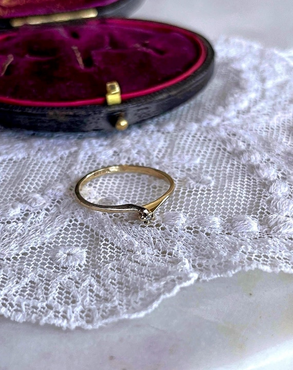Vintage 10K Yellow Gold Solitaire Ring with Genuine Diamond, Size 6.5