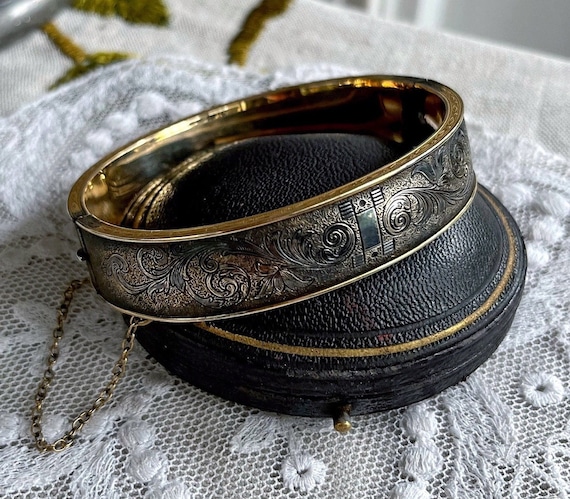 Beautiful vintage Dunn Brothers Victorian Aesthetic Revival Gold Fill over Sterling Silver Taille D’epargne signed Bangle Bracelet