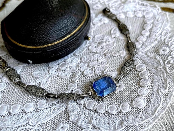 Dainty antique Edwardian Belle Époque Sterling Silver Filigree Luminous faceted Sapphire Blue Paste Stone accented hallmarked Link Bracelet