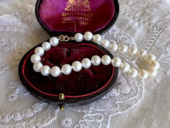Elegant vintage 14K Gold Luminous genuine Cultured Pearl hand knotted Romantic stamped heirloom Bracelet