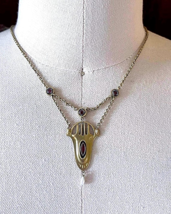 Antique Victorian Aesthetic Pinchbeck brilliant Garnet Paste Stone Freshwater Pearl accented Negligée Festoon Necklace