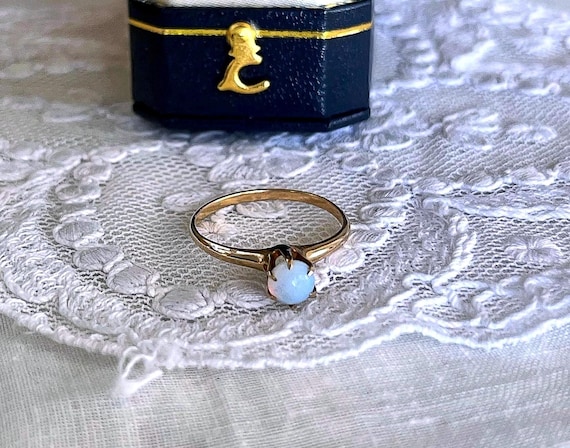 Antique Victorian 14k Gold Opal Solitaire Ring, Size 7.5