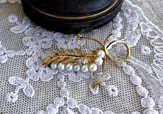 Vintage Wells Co. Sterling Silver Gold Vermeil genuine Cultured Pearl hallmarked Brooch