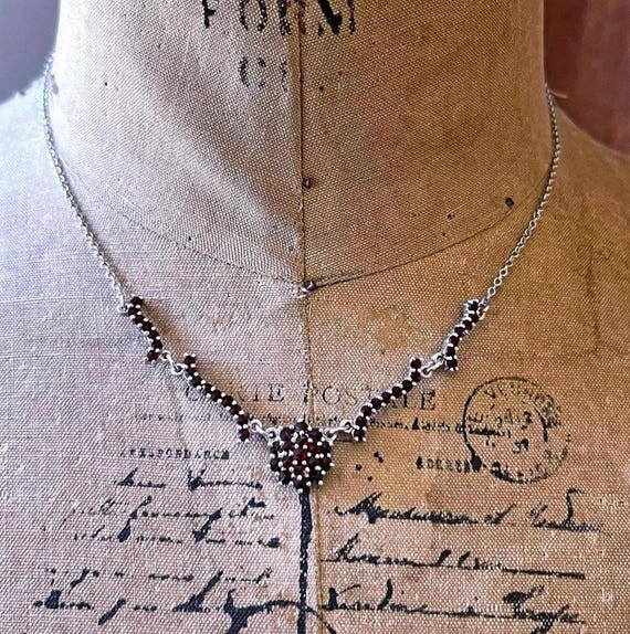 Pristine Granat Turnov Czechoslovakia Sterling Silver Rose Cut Pyrope Garnet hallmarked Collier Necklace